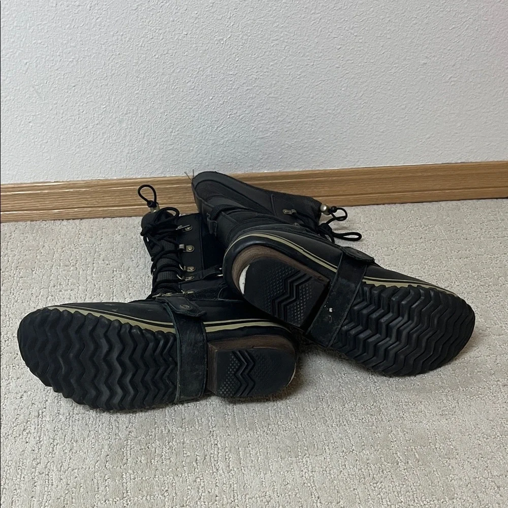 Sorel Black Lace-Up Winter Boots women’s size 9